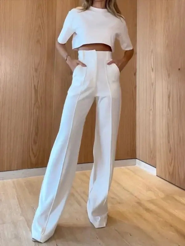 Detalhe do Conjunto Cropped e Calça Pantalona