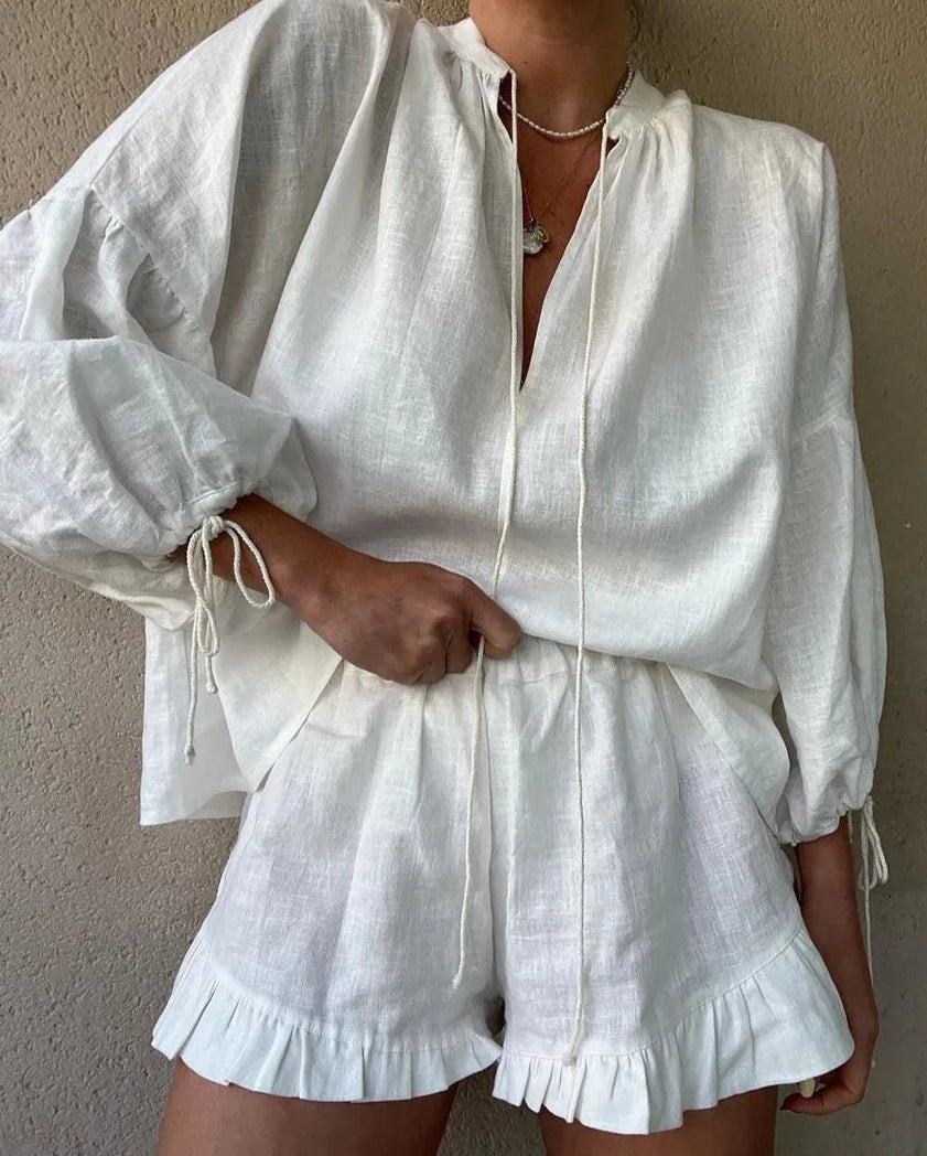 Detalhe do Conjunto Feminino Camisa e Shorts com Babado