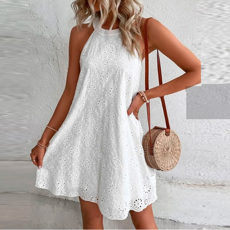 Vestido Femenino Corto en Laise con Cuello Redondo