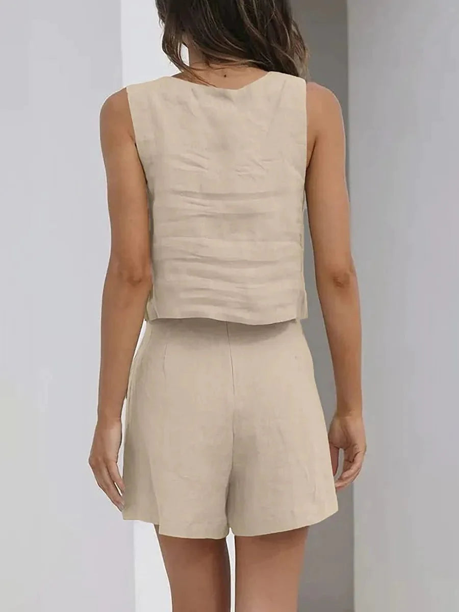 Detalle del Conjunto Femenino Short y Top de Cuello Cuadrado